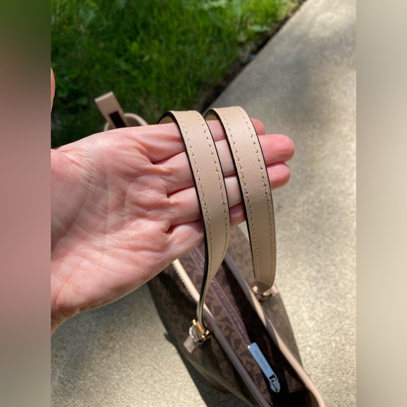 Michael Kors Jet Set Charm Zipper Closure Tote Bag Brown Purse Cream Leather - Picture 13 of 17